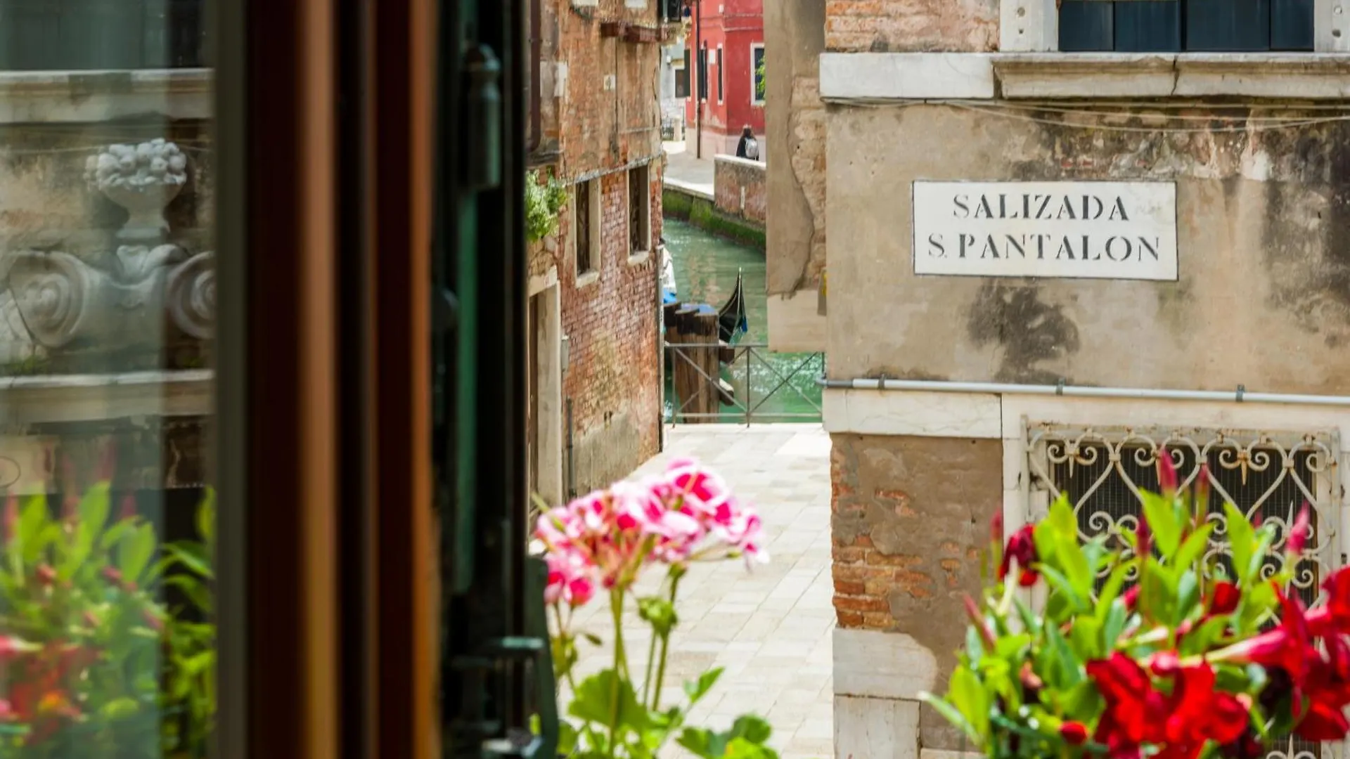 Ca Del Bezzo - Comfort & City View Venice 0*,  Italy