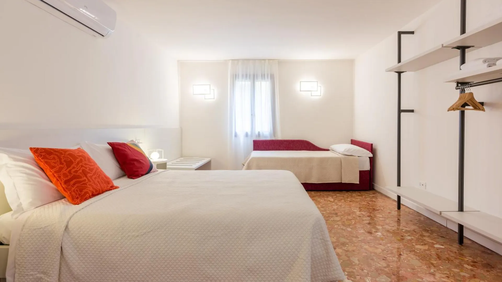 Apartment Ca Del Bezzo - Comfort & City View Venice Italy